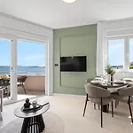 Luxury Aquarius - Beachside With Hot Tub Apartment Vodice
