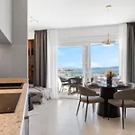 Luxury Aquarius - Beachside With Hot Tub Apartment Vodice