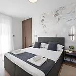 Luxury Aquarius - Beachside With Hot Tub * Vodice