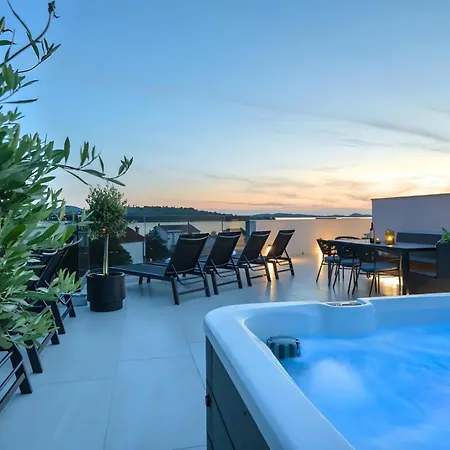 Luxury Aquarius - Beachside With Hot Tub Apartamento