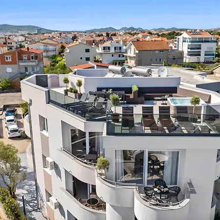 Luxury Aquarius - Beachside With Hot Tub Vodice