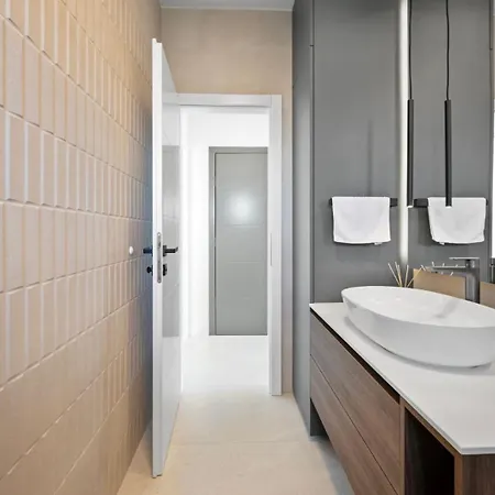 Luxury Aquarius - Beachside With Hot Tub *