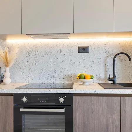 Luxury Aquarius - Beachside With Hot Tub