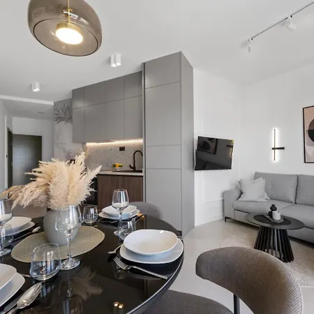 Luxury Aquarius - Beachside With Hot Tub *