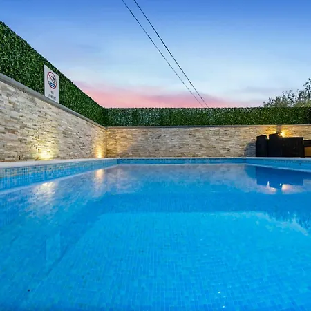 Luxury Aquarius - Beachside With Hot Tub * Vodice