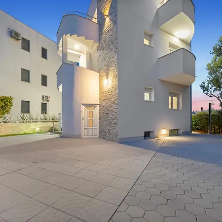 Apartment Luxury Aquarius - Beachside With Hot Tub Vodice