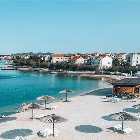 Luxury Aquarius - Beachside With Hot Tub Apartamento Vodice
