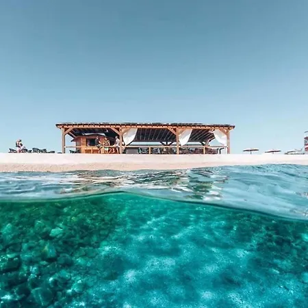 Apartment Luxury Aquarius - Beachside With Hot Tub Vodice