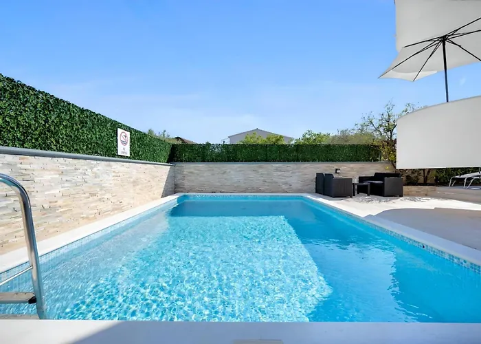 Luxury Aquarius - Beachside With Hot Tub