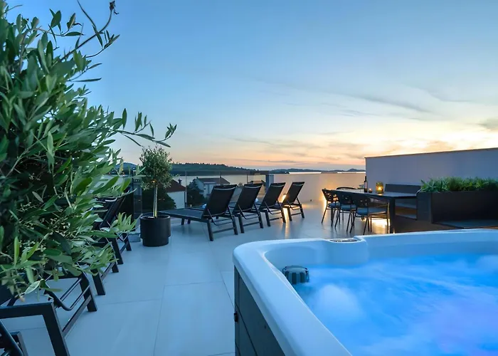 Luxury Aquarius - Beachside With Hot Tub 公寓