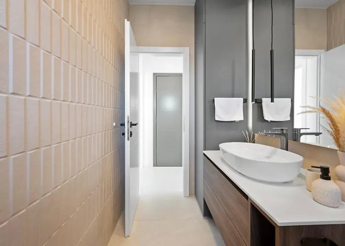 Luxury Aquarius - Beachside With Hot Tub *