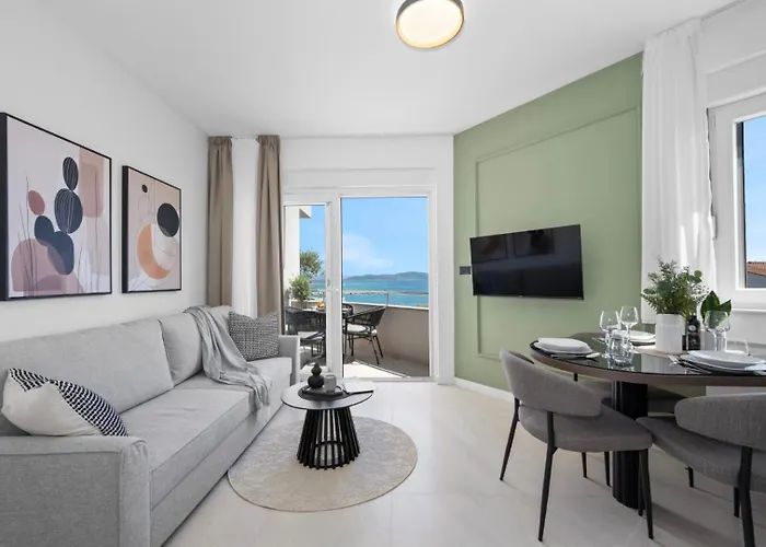 Luxury Aquarius - Beachside With Hot Tub 沃迪切