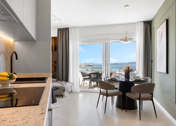 Luxury Aquarius - Beachside With Hot Tub Appartement Vodice