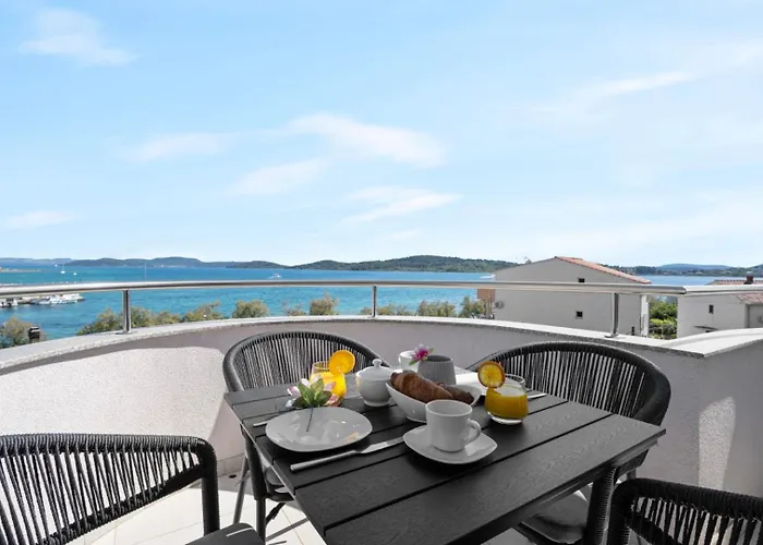 Luxury Aquarius - Beachside With Hot Tub Apartment Vodice