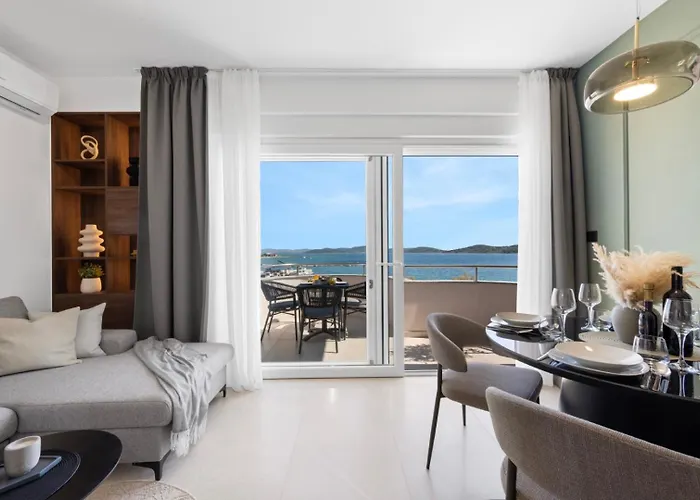 Luxury Aquarius - Beachside With Hot Tub *