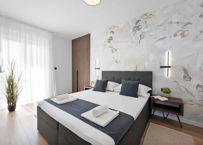 Luxury Aquarius - Beachside With Hot Tub * Vodice