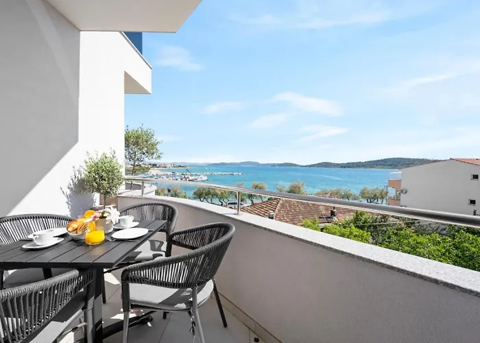 Luxury Aquarius - Beachside With Hot Tub Vodice