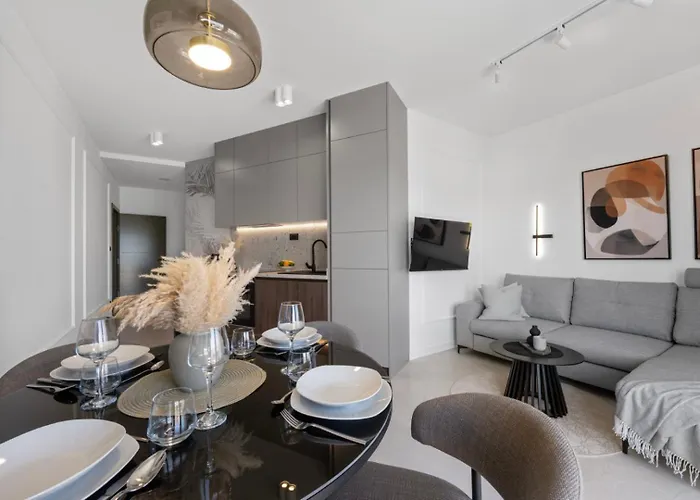 Luxury Aquarius - Beachside With Hot Tub *