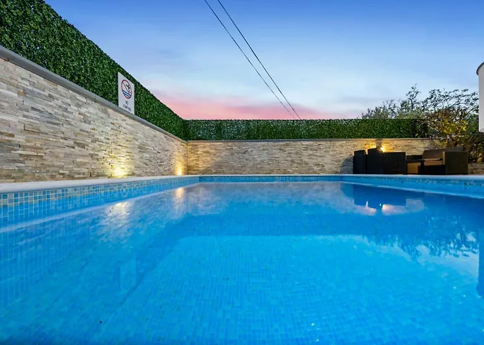 Luxury Aquarius - Beachside With Hot Tub * Vodice