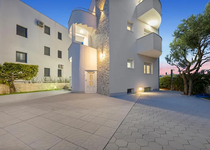 Apartment Luxury Aquarius - Beachside With Hot Tub Vodice