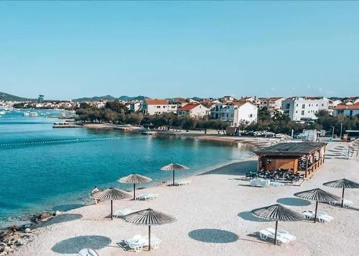 Luxury Aquarius - Beachside With Hot Tub Appartement Vodice